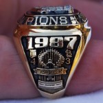 1987 World Series ring side 2 view 1987 World Series ring - side view